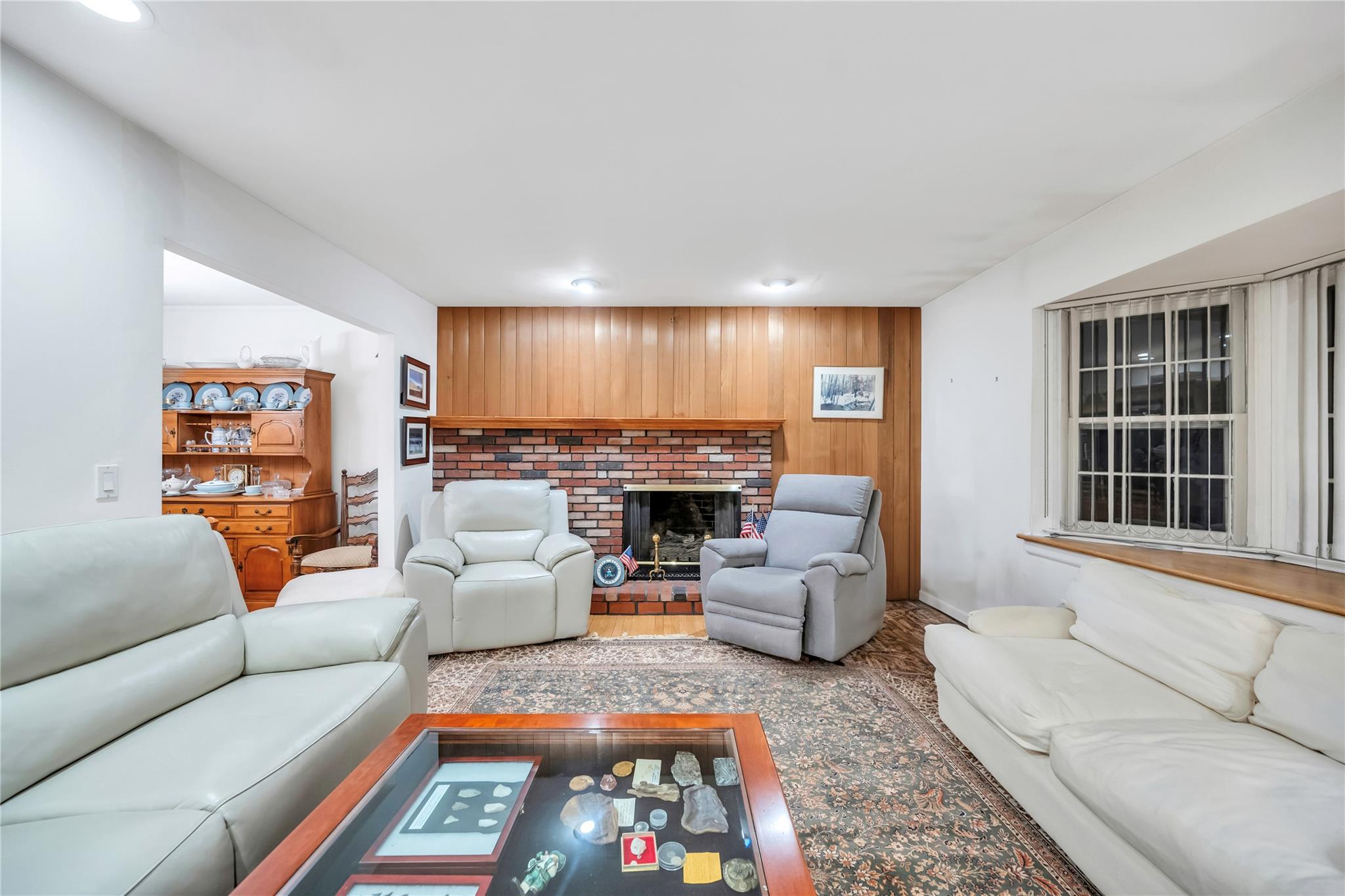 Hauppauge, New York, 11788, United States, 4 Bedrooms Bedrooms, ,2 BathroomsBathrooms,Residential,For Sale,1714342