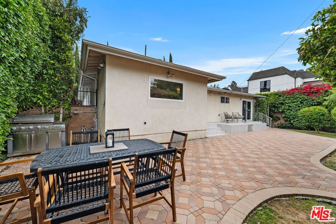 Los Angeles, California, 90048, United States, 4 Bedrooms Bedrooms, ,4 BathroomsBathrooms,Residential,For Sale,1912253