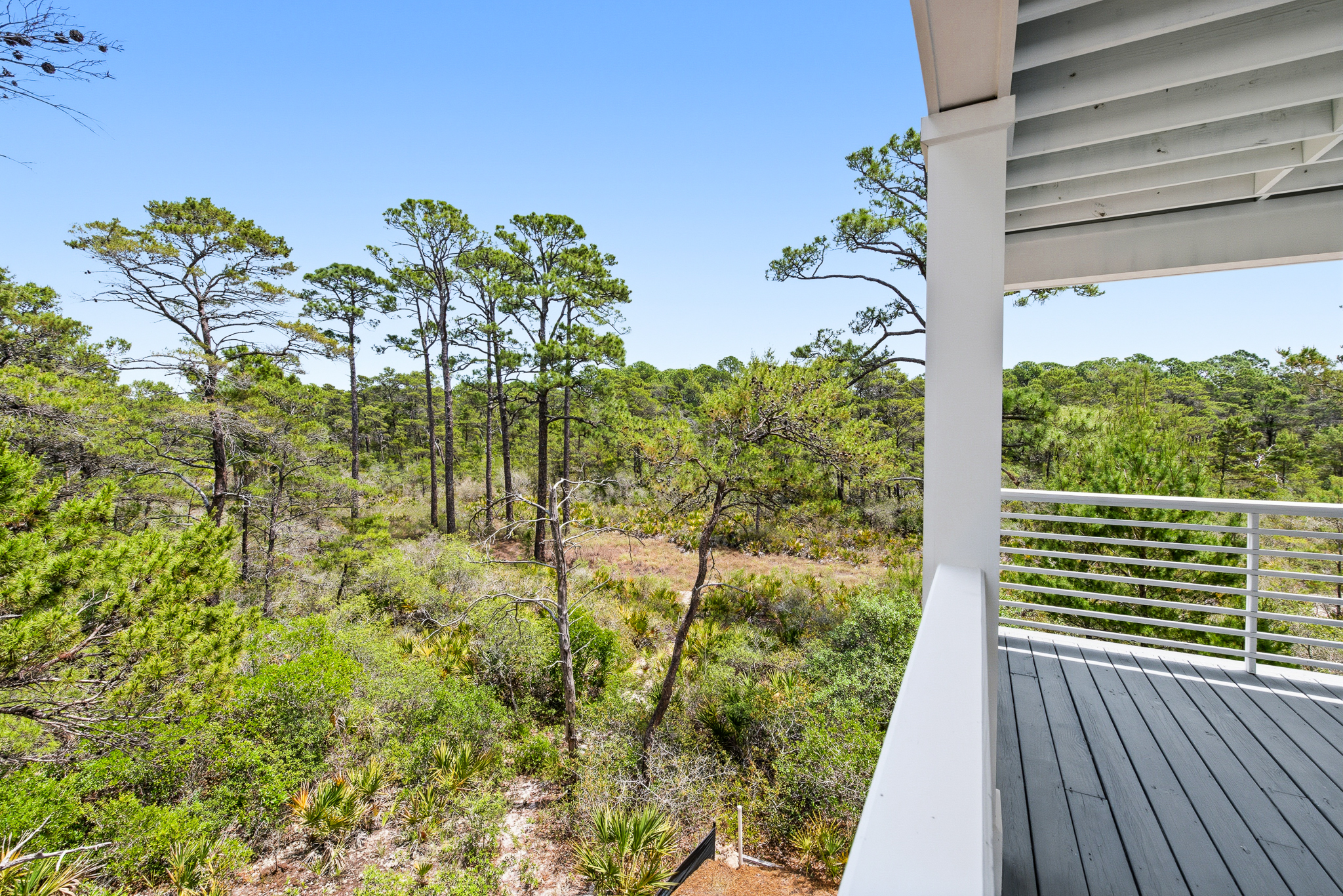  Like-New Coastal Retreat with Rare Privacy and Porches on Every Level - 物件實景