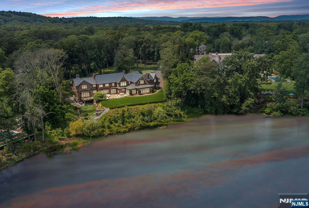 Franklin Lakes, New Jersey, 07417, United States, 6 Bedrooms Bedrooms, ,7 BathroomsBathrooms,Residential,For Sale,1903757
