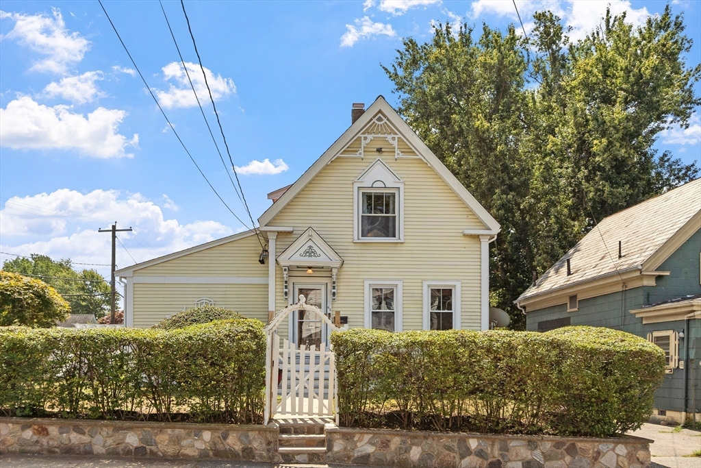 Brockton, Massachusetts, 02301, United States, 3 Bedrooms Bedrooms, ,2 BathroomsBathrooms,Residential,For Sale,1938670