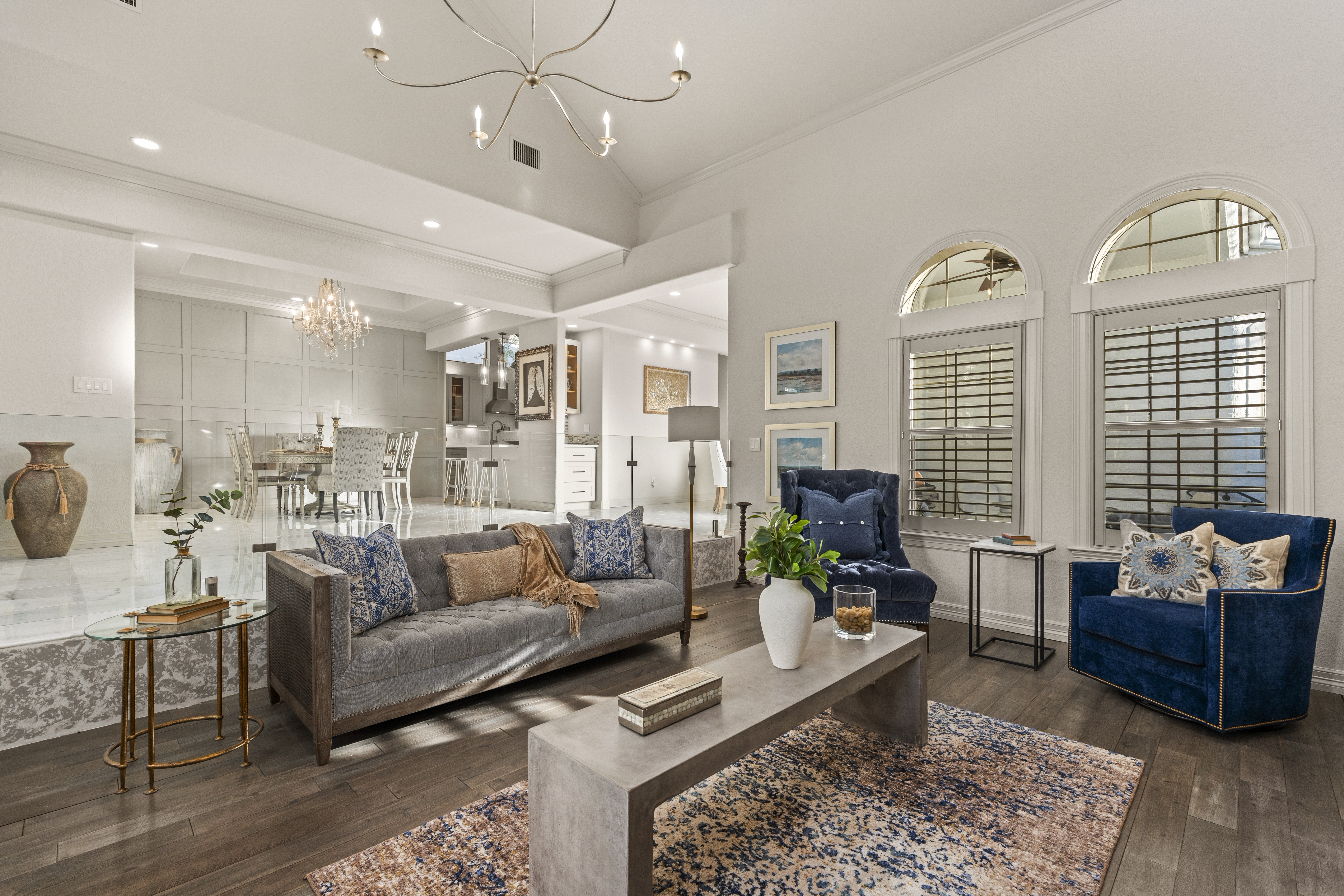  Updated Home with Captivating Interior Features - 物件實景