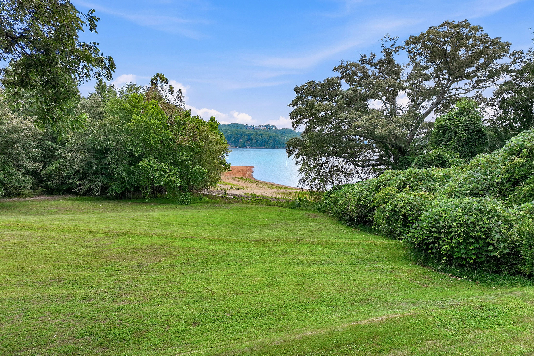  Lakefront Estate with Private Dock, Guest Home and Pool - 物件實景