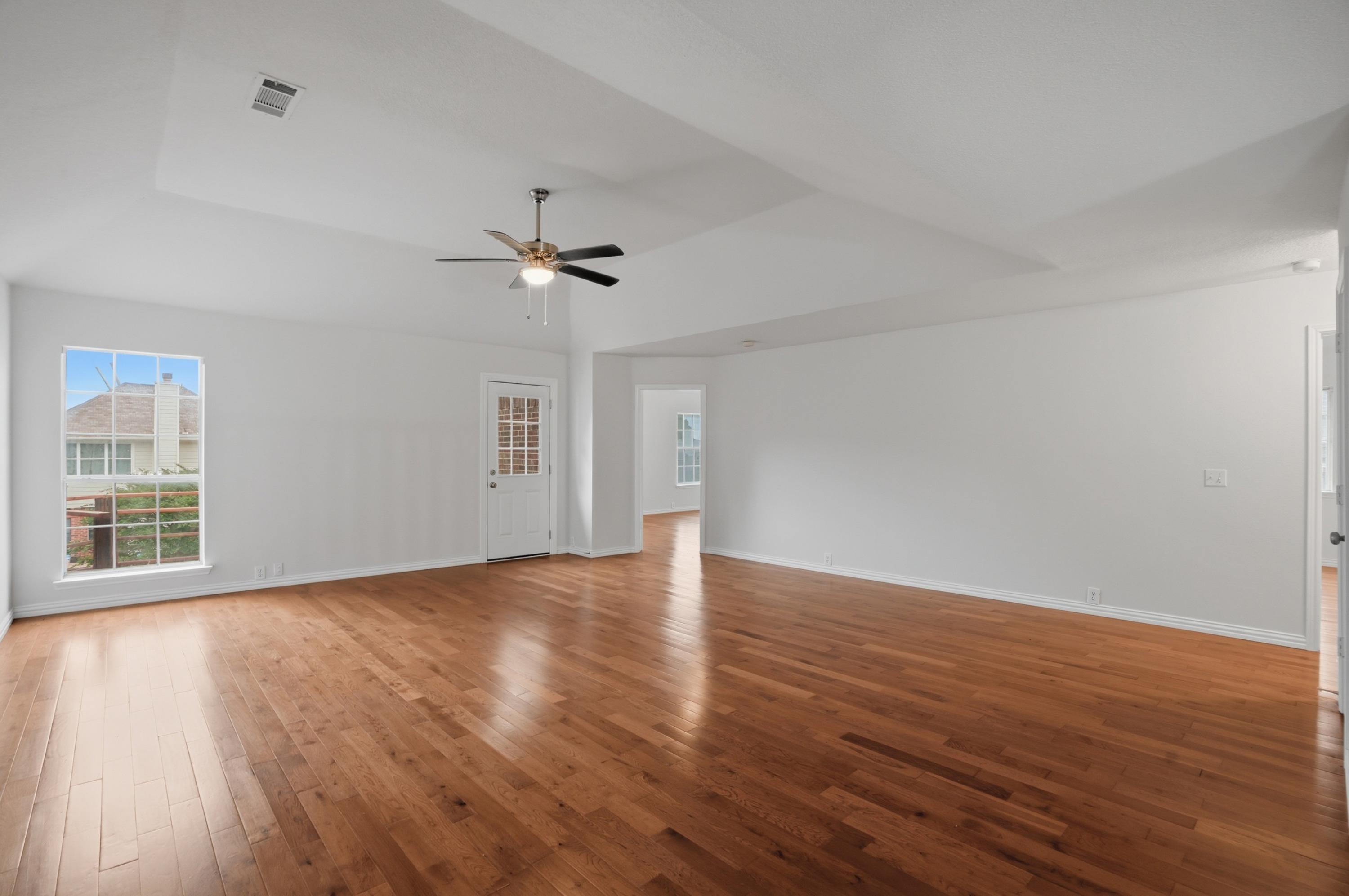  5/2.2 Home with Pool in Plano - 物件實景