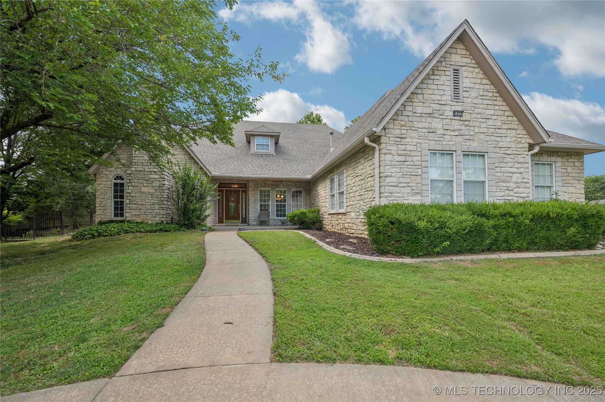 Owasso, Oklahoma, 74055, United States, 5 Bedrooms Bedrooms, ,3 BathroomsBathrooms,Residential,For Sale,1875671