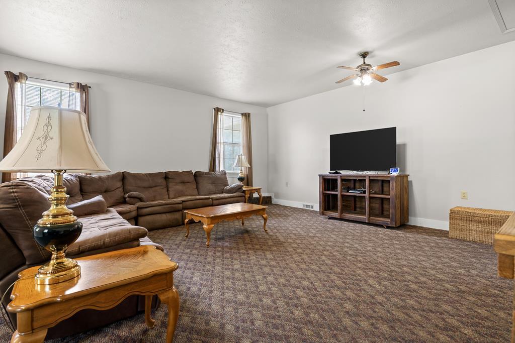 Ringgold, Georgia, 30736, United States, 6 Bedrooms Bedrooms, ,4 BathroomsBathrooms,Residential,For Sale,1927527