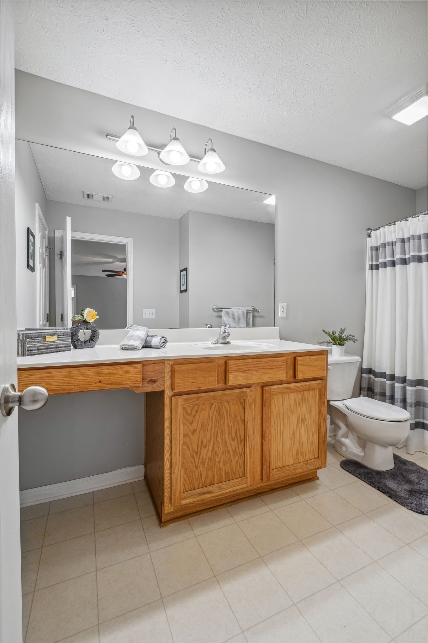 Hendersonville, Tennessee, 37075, United States, 4 Bedrooms Bedrooms, ,3 BathroomsBathrooms,Residential,For Sale,1819324