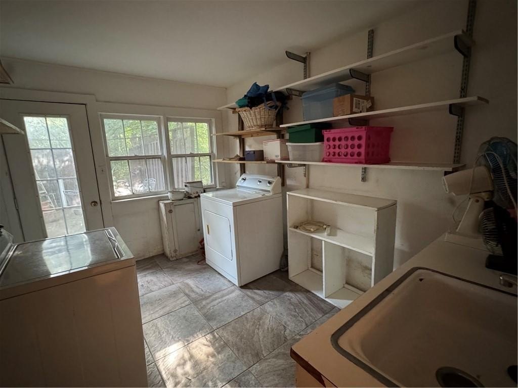 Fayetteville, Arkansas, 72701, United States, 2 Bedrooms Bedrooms, ,2 BathroomsBathrooms,Residential,For Sale,1980541