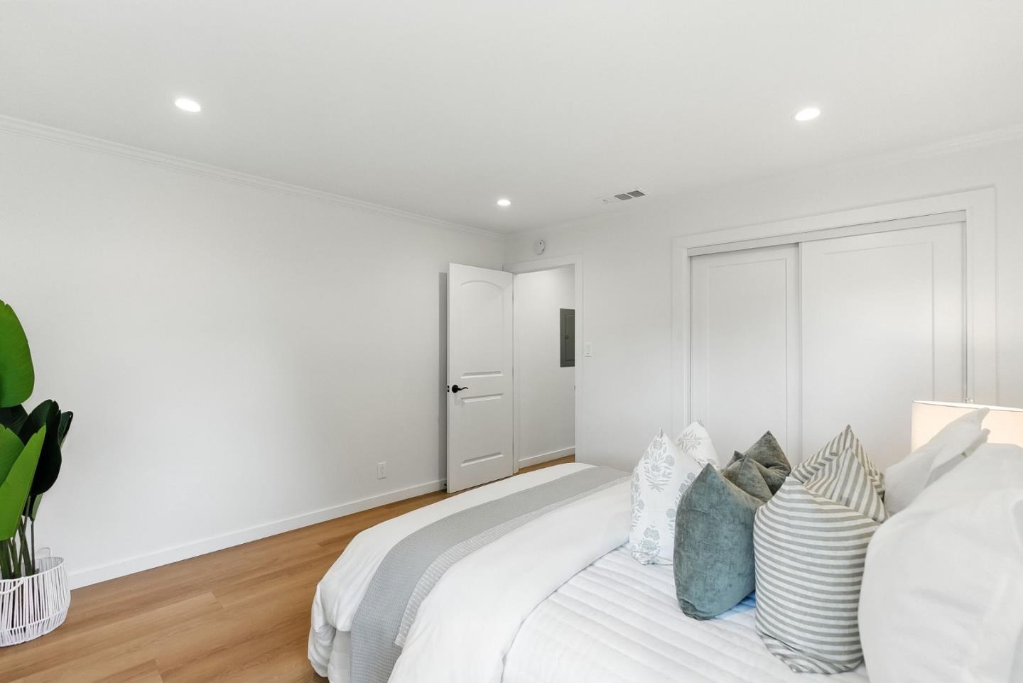 Redwood City, California, 94063, United States, 2 Bedrooms Bedrooms, ,1 BathroomBathrooms,Residential,For Sale,1885449