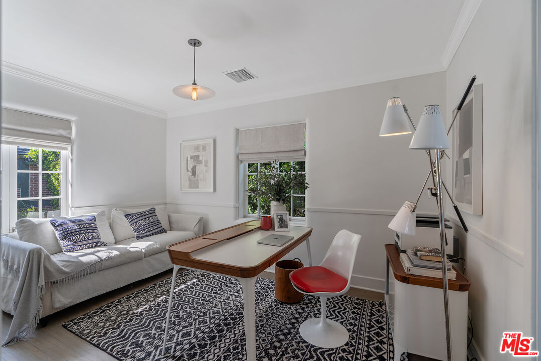 Los Angeles, California, 90020, United States, 5 Bedrooms Bedrooms, ,5 BathroomsBathrooms,Residential,For Sale,1939583