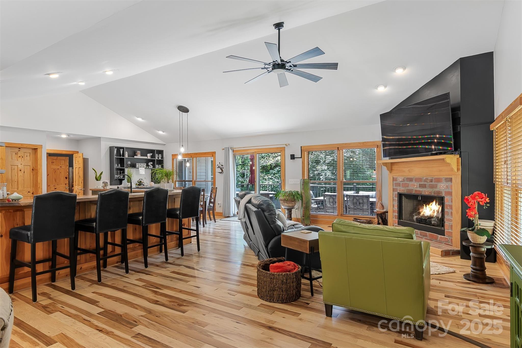 Granite Falls, North Carolina, 28630, United States, 3 Bedrooms Bedrooms, ,3 BathroomsBathrooms,Residential,For Sale,1794602