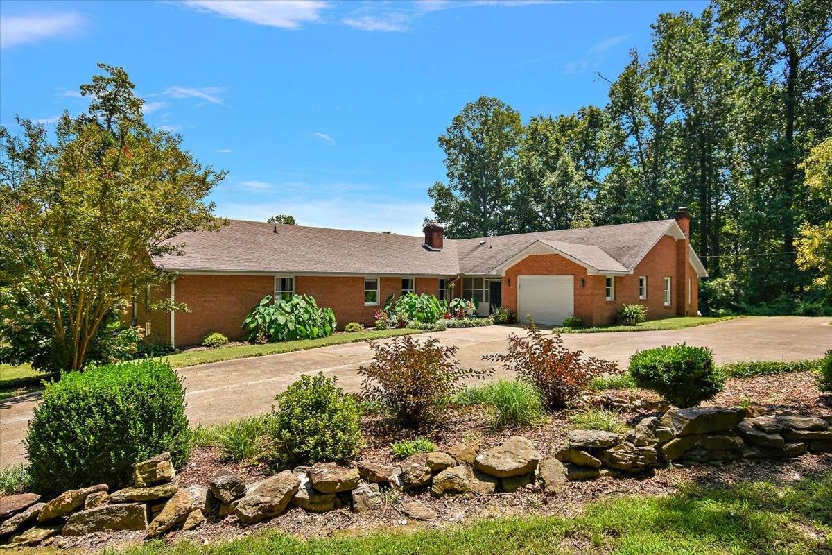 Five Points, Tennessee, 38457, United States, 4 Bedrooms Bedrooms, ,4 BathroomsBathrooms,Residential,For Sale,1902817