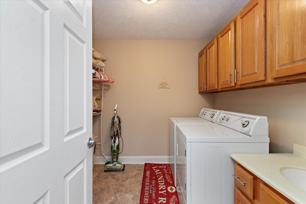 Bell Buckle, Tennessee, 37020, United States, 3 Bedrooms Bedrooms, ,3 BathroomsBathrooms,Residential,For Sale,1898483
