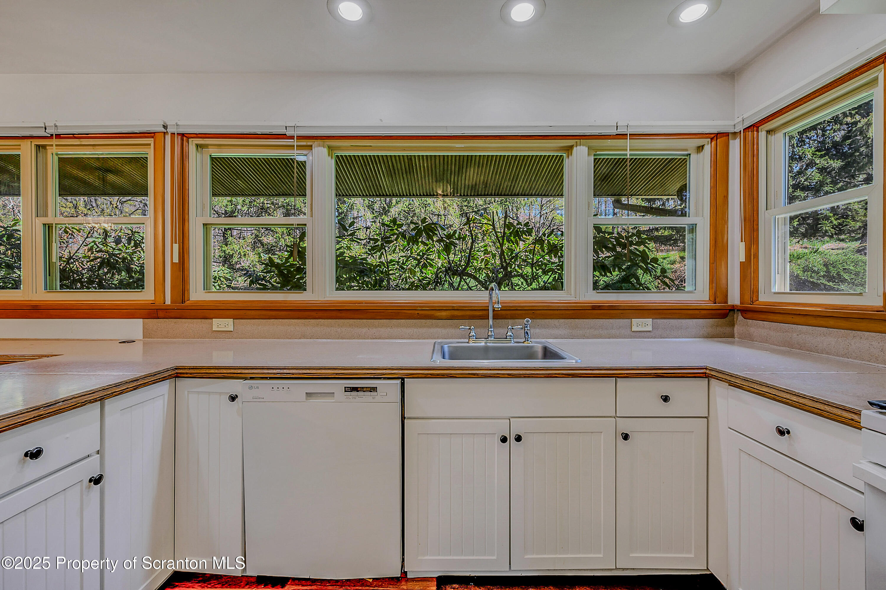 Clarks Summit, Pennsylvania, 18411, United States, 5 Bedrooms Bedrooms, ,4 BathroomsBathrooms,Residential,For Sale,1971485