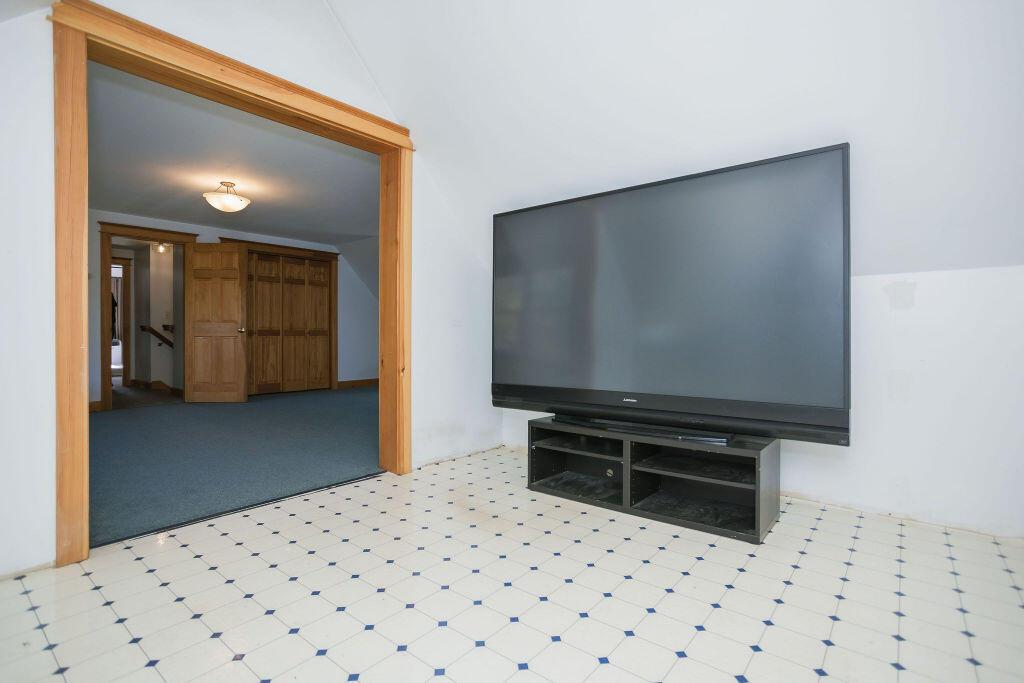 Jay, Maine, 04239, United States, 4 Bedrooms Bedrooms, ,3 BathroomsBathrooms,Residential,For Sale,1954491