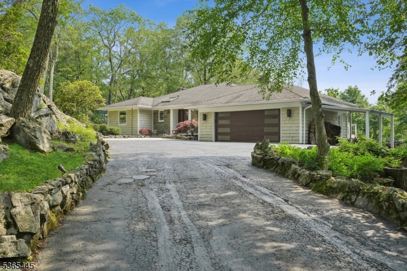 Kinnelon Boro, New Jersey, 07405-2443, United States, 4 Bedrooms Bedrooms, ,3 BathroomsBathrooms,Residential,For Sale,1861963