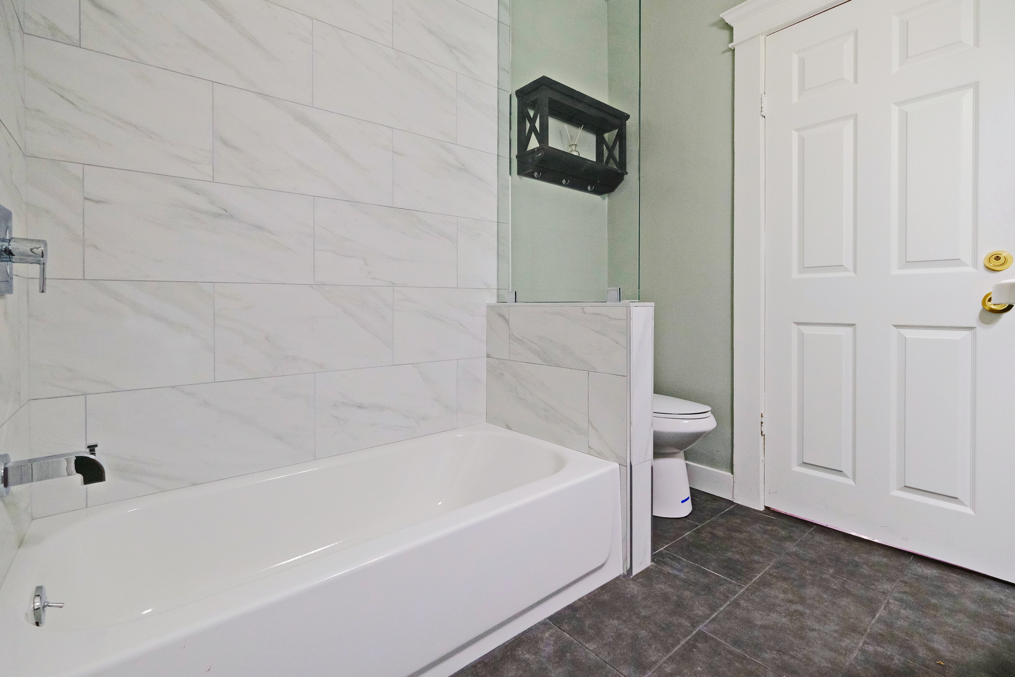 Los Angeles, California, 90007, United States, 2 Bedrooms Bedrooms, ,1 BathroomBathrooms,Residential,For Sale,1737076