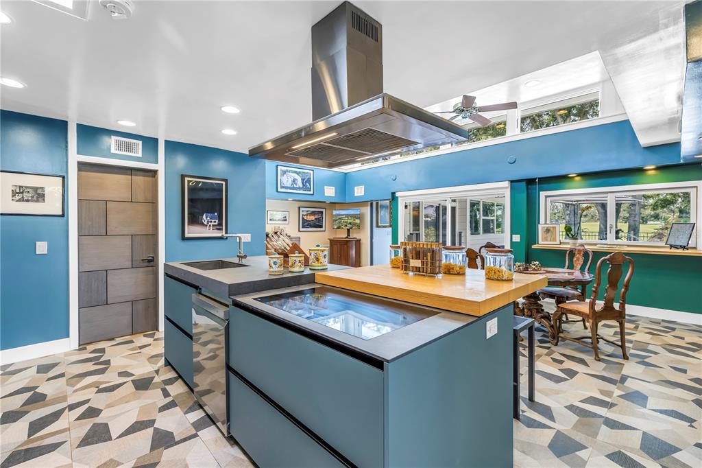 St Petersburg, Florida, 33704, United States, 4 Bedrooms Bedrooms, ,4 BathroomsBathrooms,Residential,For Sale,1991901