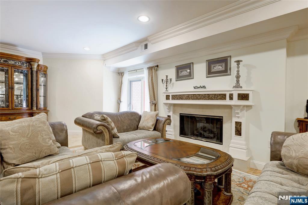 Fort Lee, New Jersey, 07024, United States, 6 Bedrooms Bedrooms, ,7 BathroomsBathrooms,Residential,For Sale,1891733