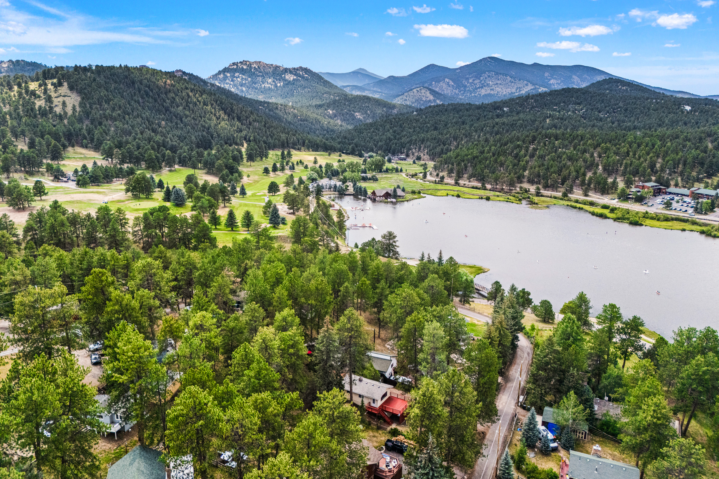  Rare Opportunity to Own 2 Homes Just Steps Away from Coveted Evergreen Lake - 物件實景