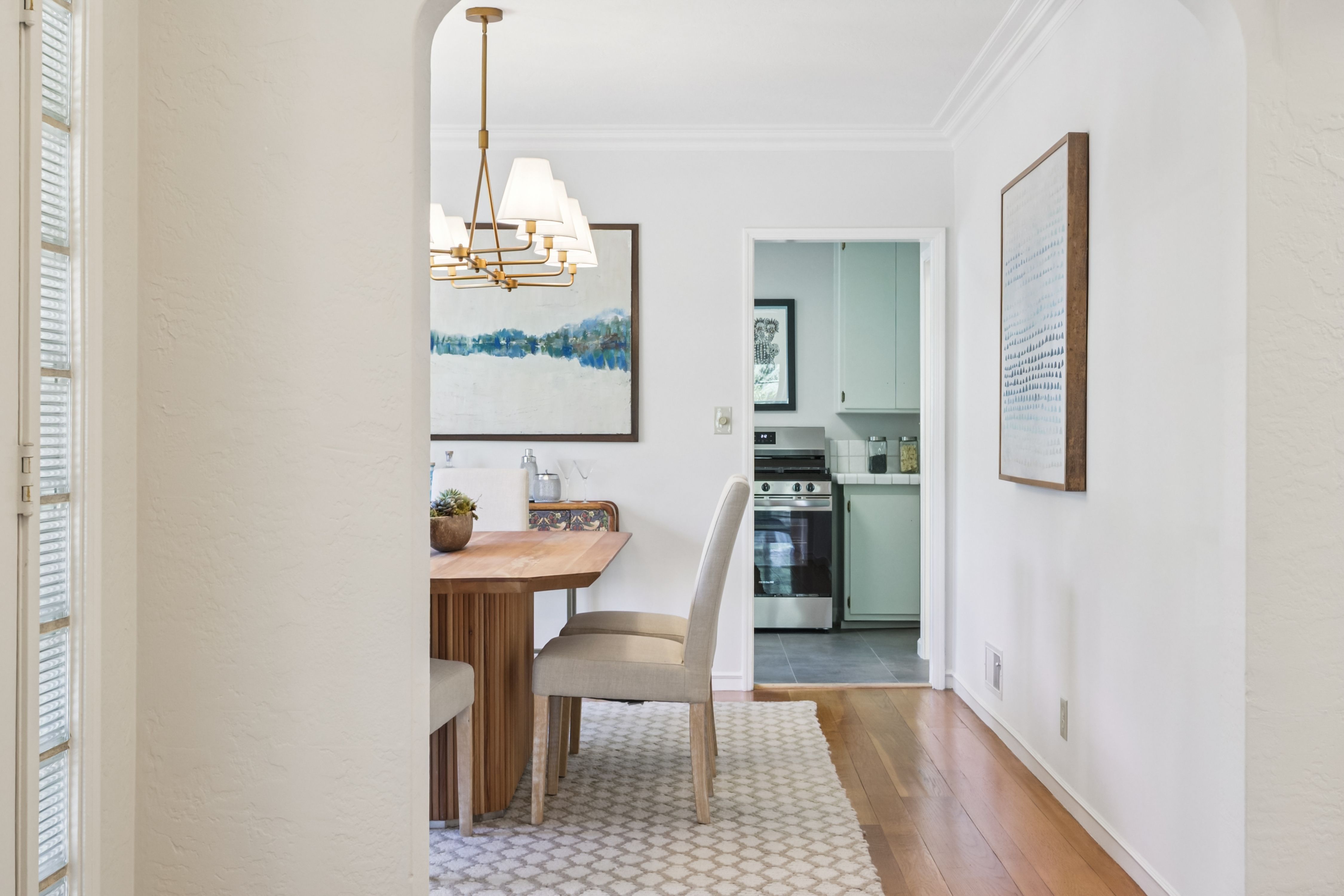  Spacious Corner-Lot Residence Offering Flexible Living Near Lake Merritt - 物件實景