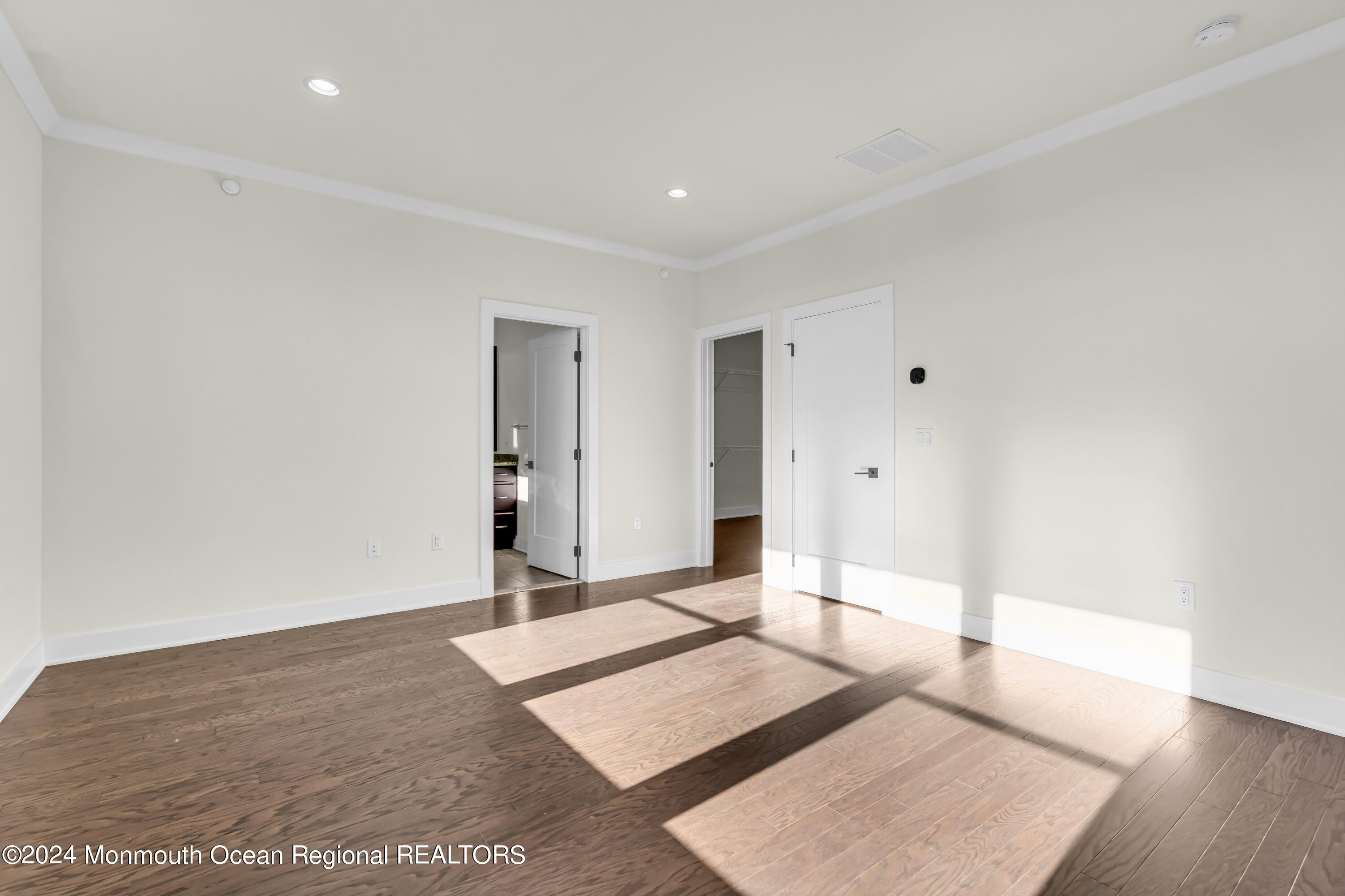 Middletown, New Jersey, 07748, United States, 4 Bedrooms Bedrooms, ,4 BathroomsBathrooms,Residential,For Sale,2001842