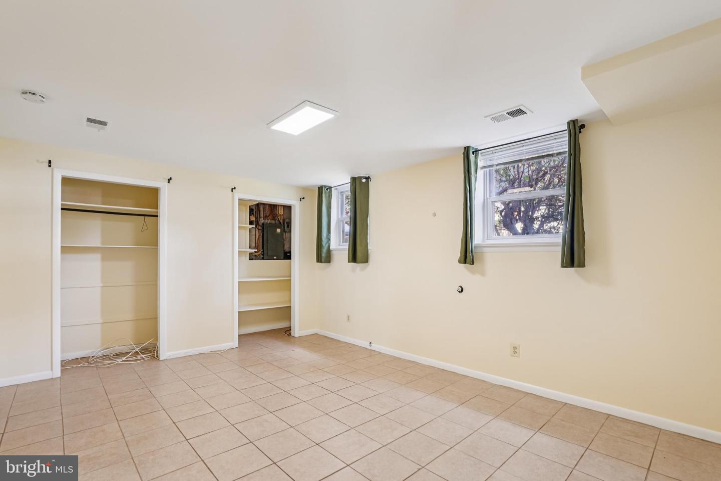 Rockville, Maryland, 20851, United States, 4 Bedrooms Bedrooms, ,2 BathroomsBathrooms,Residential,For Sale,1987492