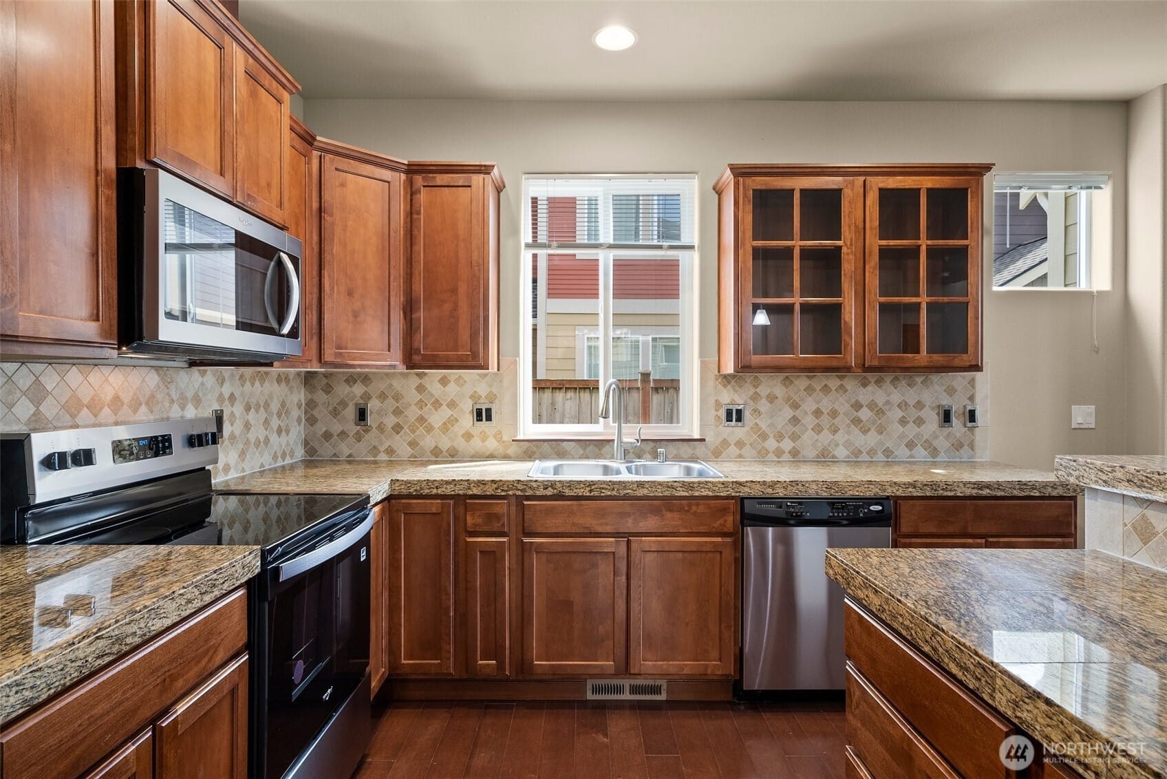 Puyallup, Washington, 98374, United States, 3 Bedrooms Bedrooms, ,3 BathroomsBathrooms,Residential,For Sale,1849998