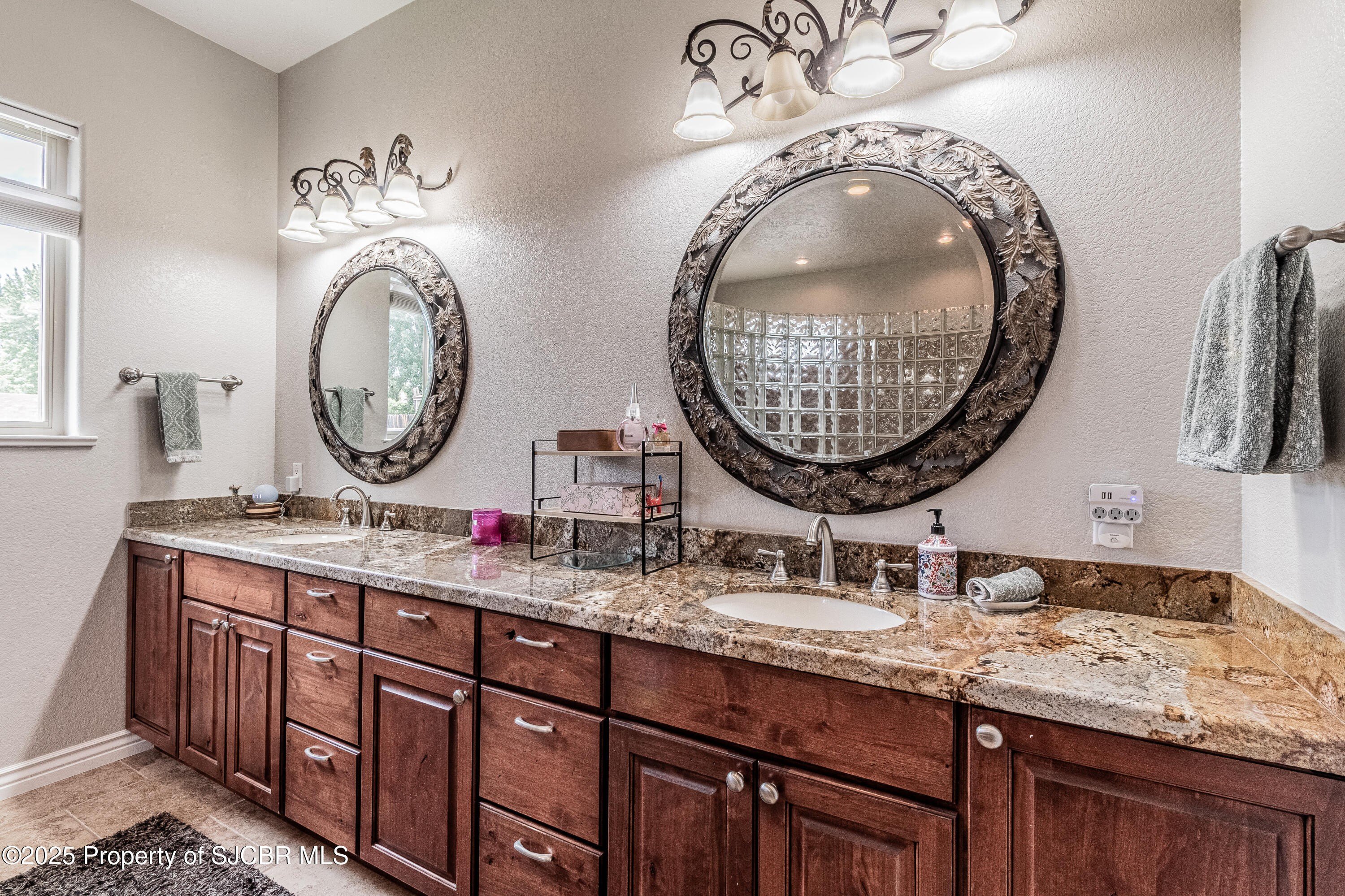 Aztec, New Mexico, 87410, United States, 4 Bedrooms Bedrooms, ,4 BathroomsBathrooms,Residential,For Sale,1857404