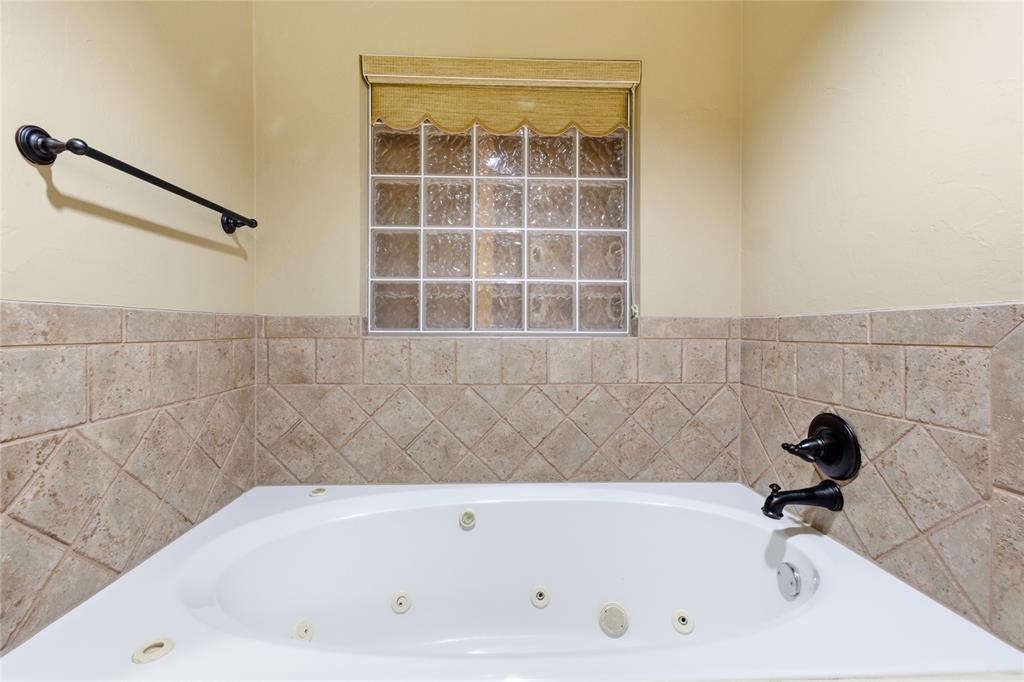 Mustang, Oklahoma, 73064, United States, 4 Bedrooms Bedrooms, ,4 BathroomsBathrooms,Residential,For Sale,1966333