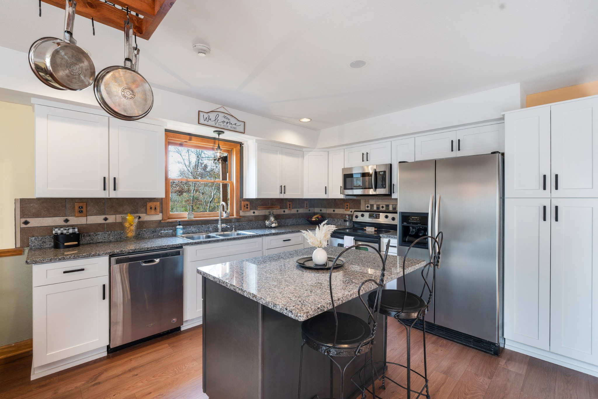 Mc Ewen, Tennessee, 37101, United States, 4 Bedrooms Bedrooms, ,3 BathroomsBathrooms,Residential,For Sale,1982794