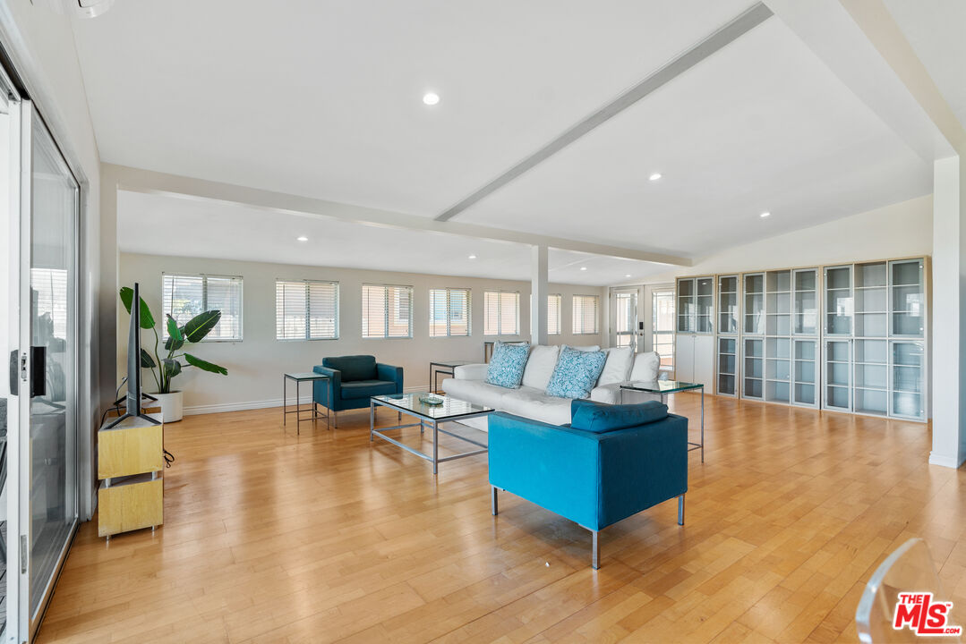 Calabasas, California, 91302, United States, 4 Bedrooms Bedrooms, ,4 BathroomsBathrooms,Residential,For Sale,2002110