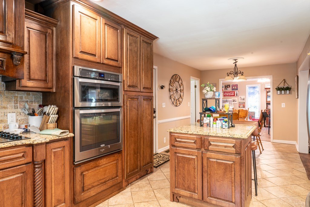 Prestonsburg, Kentucky, 41653, United States, 4 Bedrooms Bedrooms, ,5 BathroomsBathrooms,Residential,For Sale,2048061