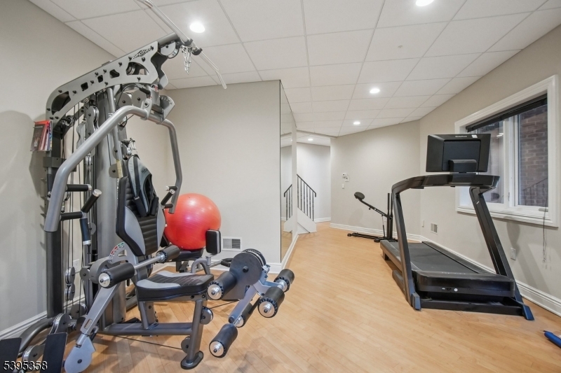 Millburn Twp., New Jersey, 07078, United States, 6 Bedrooms Bedrooms, ,7 BathroomsBathrooms,Residential,For Sale,1991831