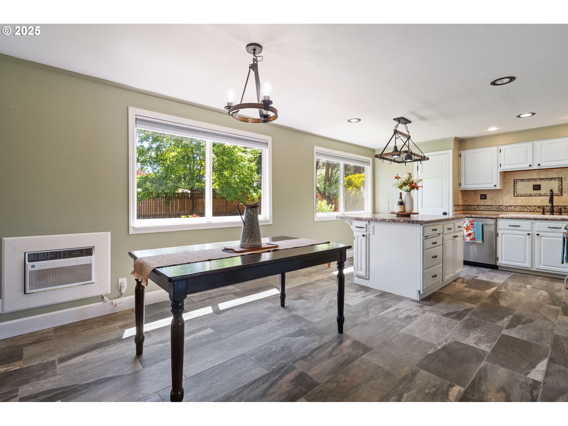 Vancouver, Washington, 98682, United States, 4 Bedrooms Bedrooms, ,2 BathroomsBathrooms,Residential,For Sale,1987487