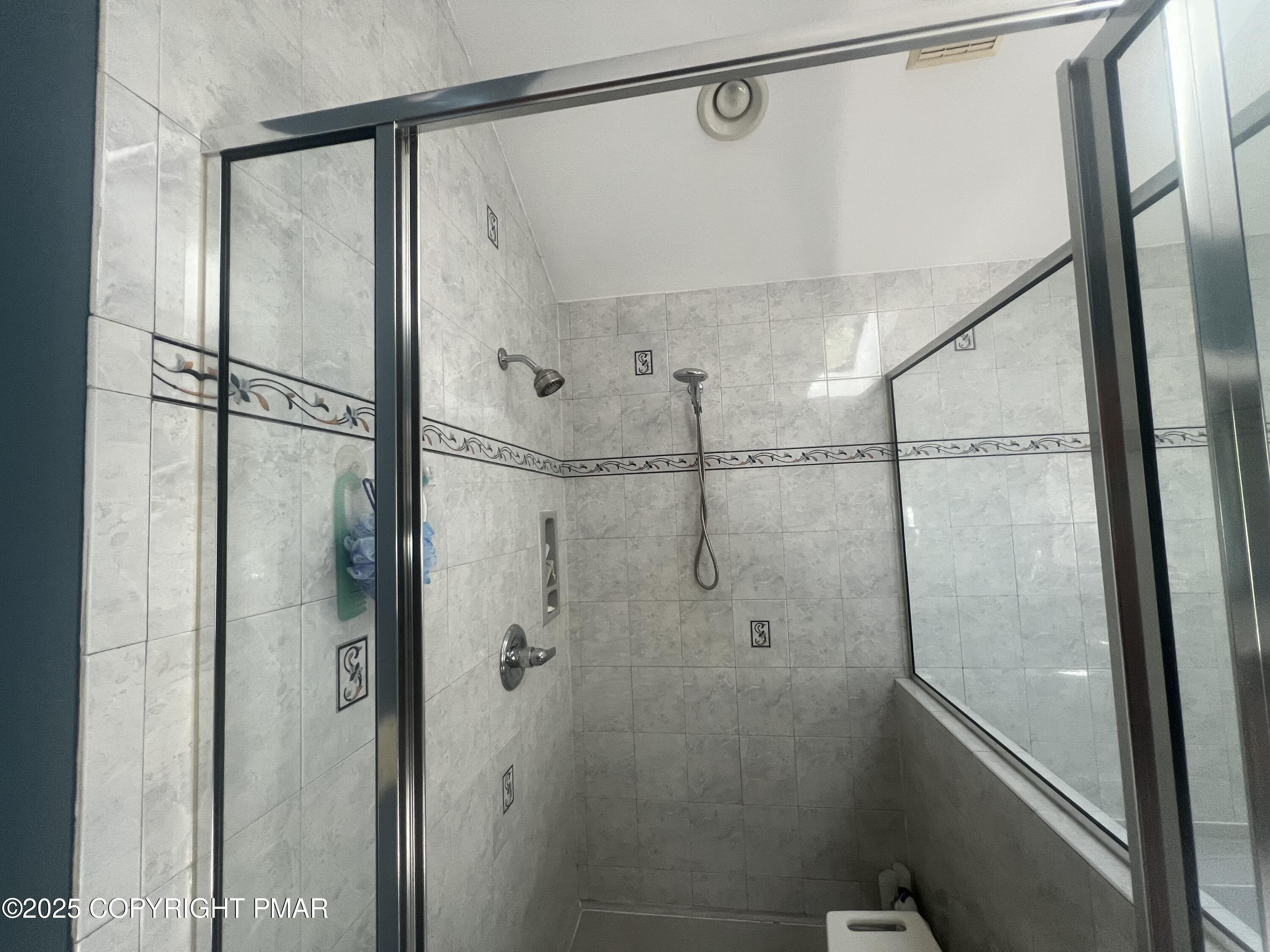 Blakeslee, Pennsylvania, 18610, United States, 4 Bedrooms Bedrooms, ,3 BathroomsBathrooms,Residential,For Sale,1982543