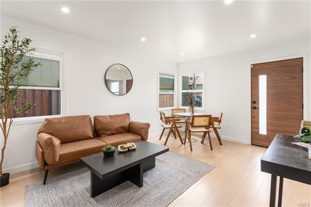 Los Angeles, California, 90066, United States, 2 Bedrooms Bedrooms, ,2 BathroomsBathrooms,Residential,For Sale,1851484