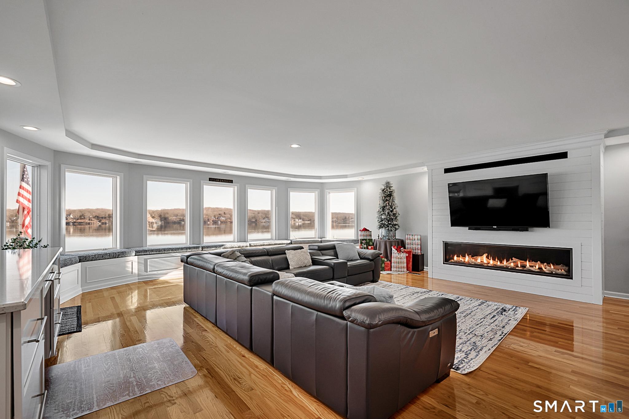 East Lyme, Connecticut, 06357, United States, 3 Bedrooms Bedrooms, ,3 BathroomsBathrooms,Residential,For Sale,2010787