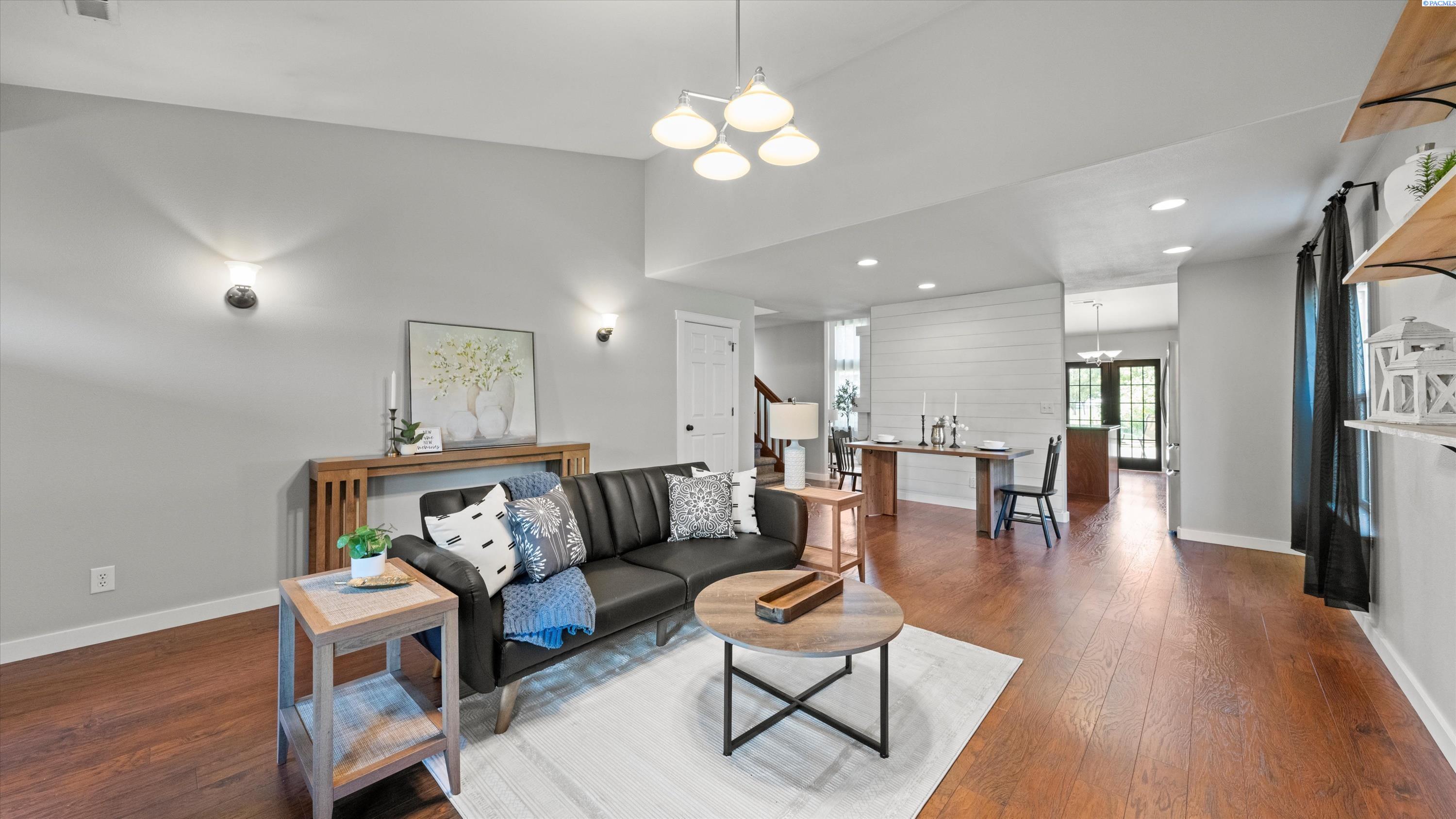 Pasco, Washington, 99301, United States, 4 Bedrooms Bedrooms, ,2 BathroomsBathrooms,Residential,For Sale,1956772