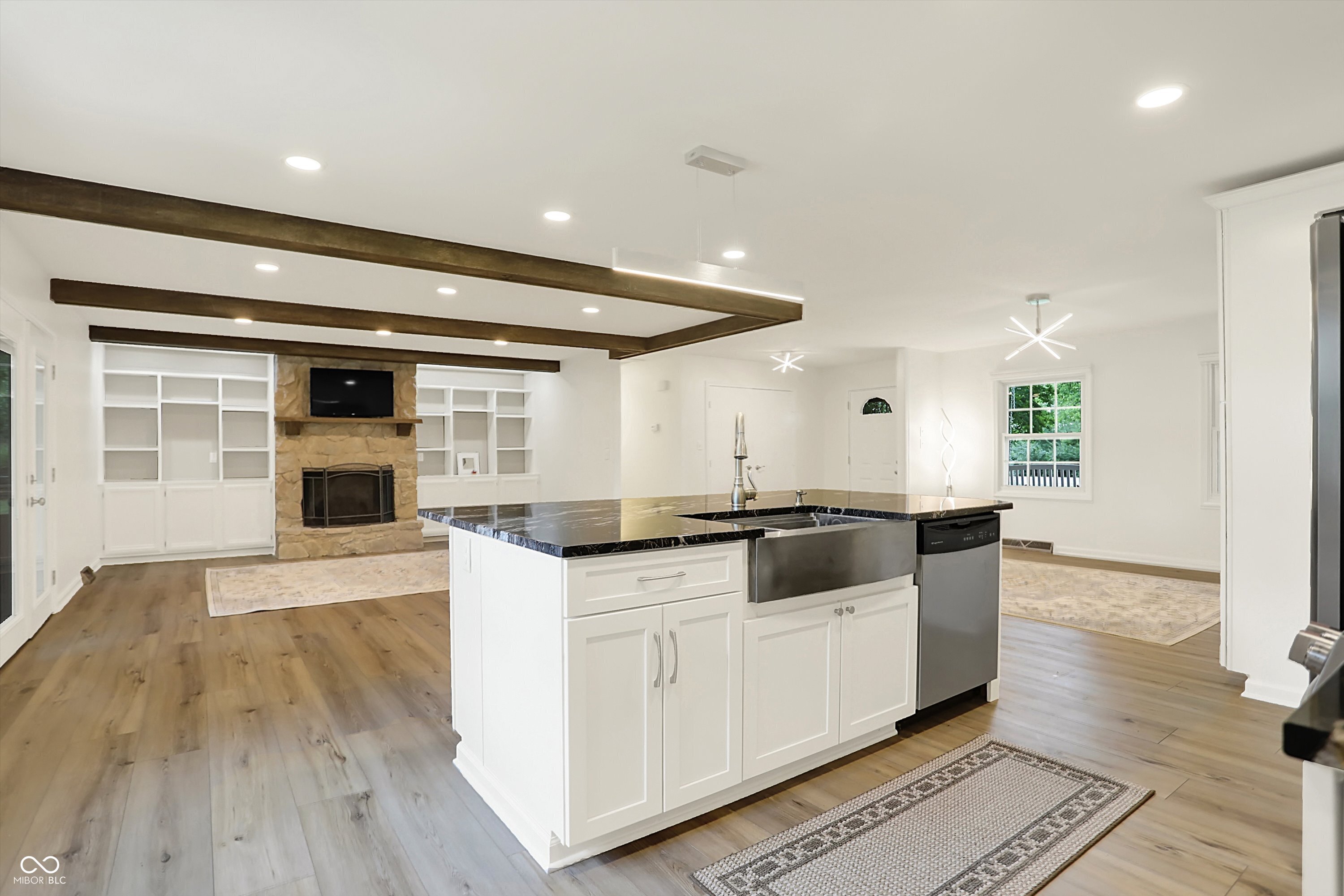 Zionsville, Indiana, 46077, United States, 3 Bedrooms Bedrooms, ,3 BathroomsBathrooms,Residential,For Sale,1975998