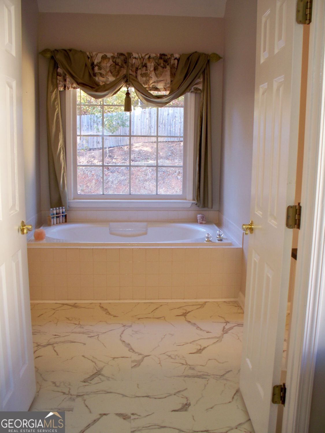 Johns Creek, Georgia, 30022, United States, 5 Bedrooms Bedrooms, ,4 BathroomsBathrooms,Residential,For Sale,1985826