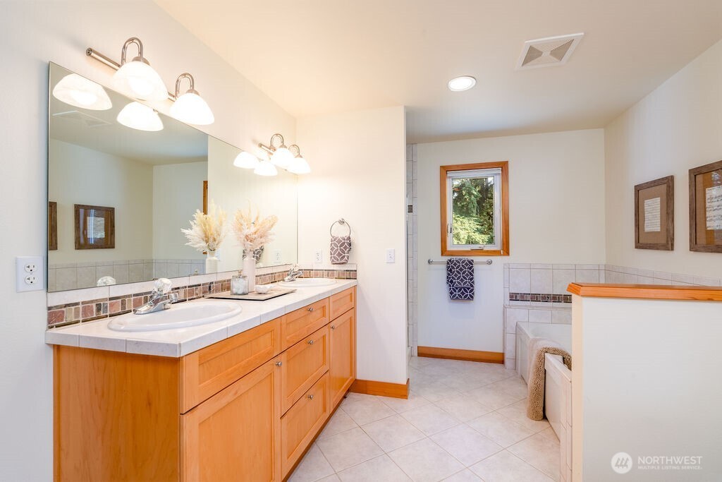 Hat Island, Washington, 98206, United States, 3 Bedrooms Bedrooms, ,1 BathroomBathrooms,Residential,For Sale,1974071