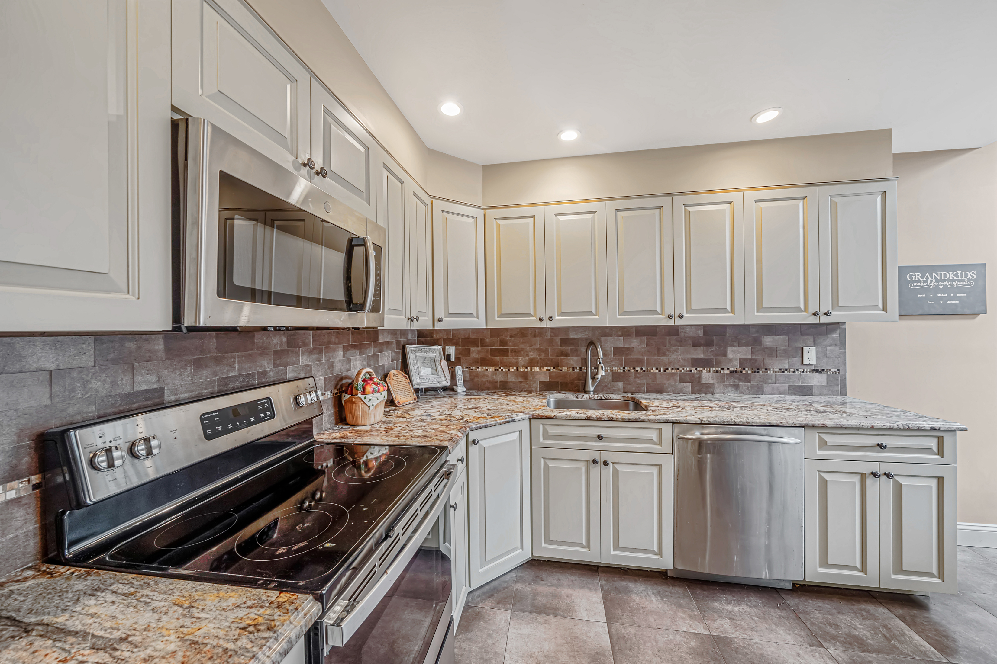  113 Laurel Lane, Wantagh, NY, 11793 - 物件實景
