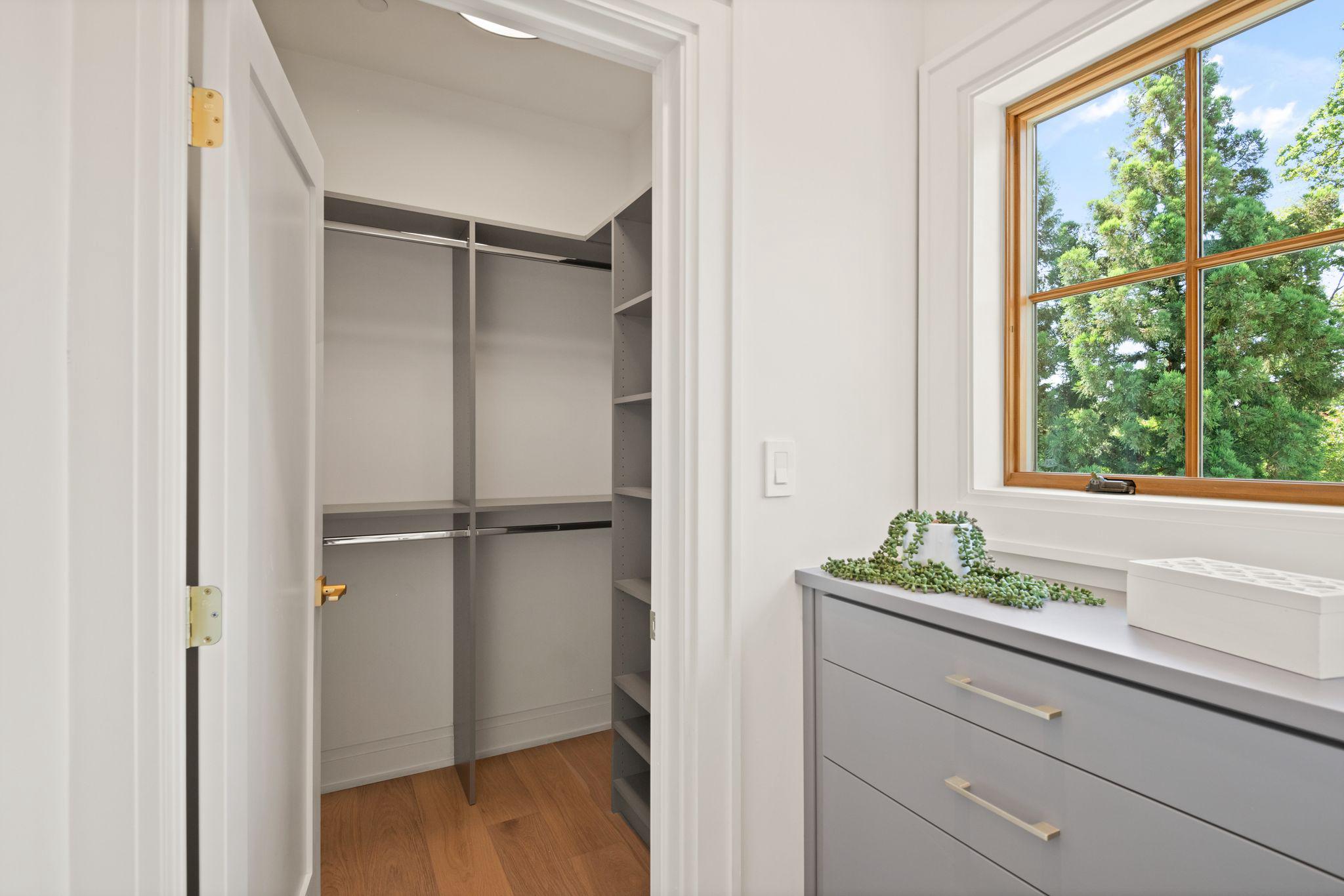  5022 Cathedral Avenue NW, Washington, DC, 20016 - 物件實景