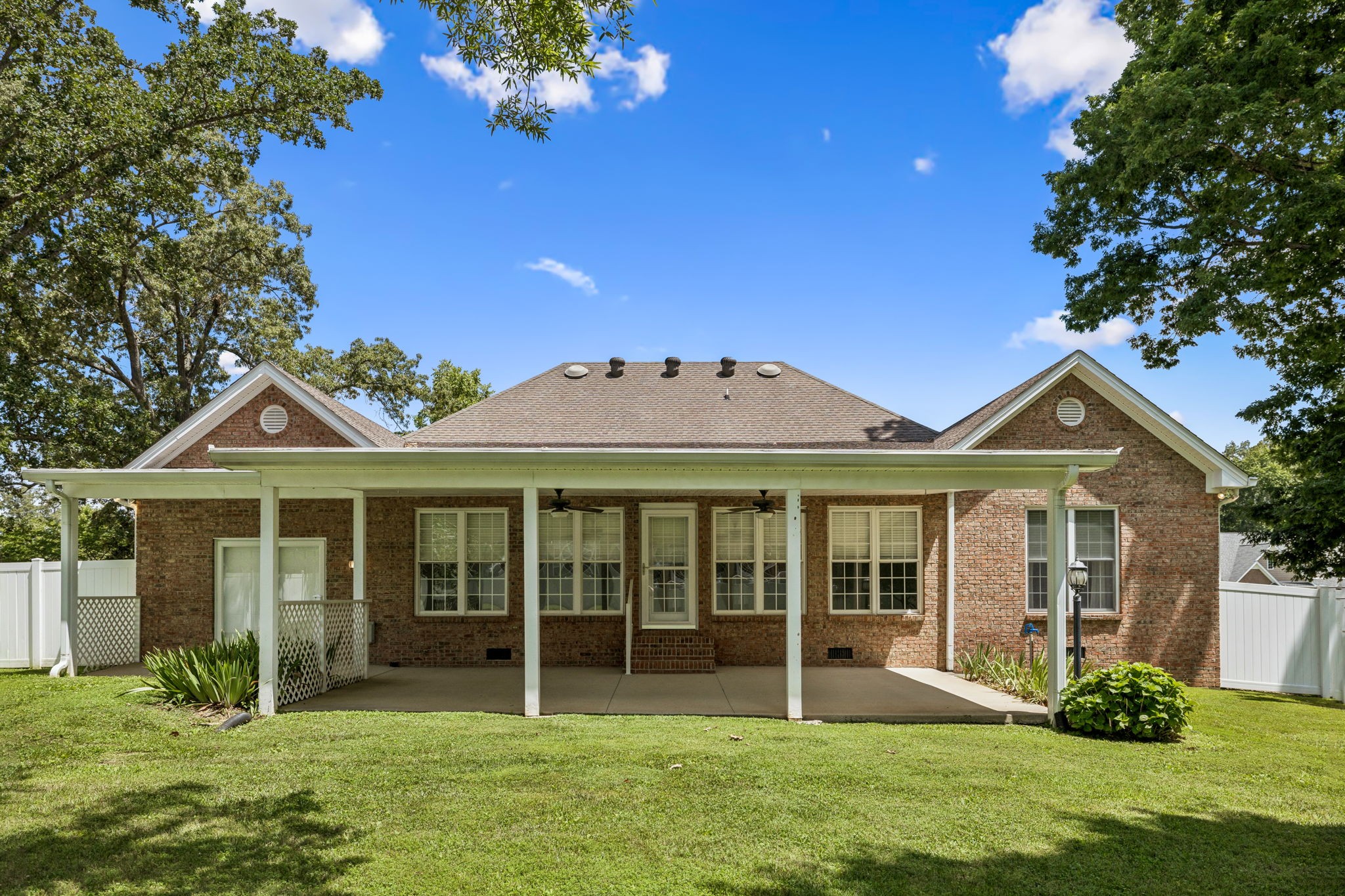 Manchester, Tennessee, 37355, United States, 4 Bedrooms Bedrooms, ,4 BathroomsBathrooms,Residential,For Sale,1937167