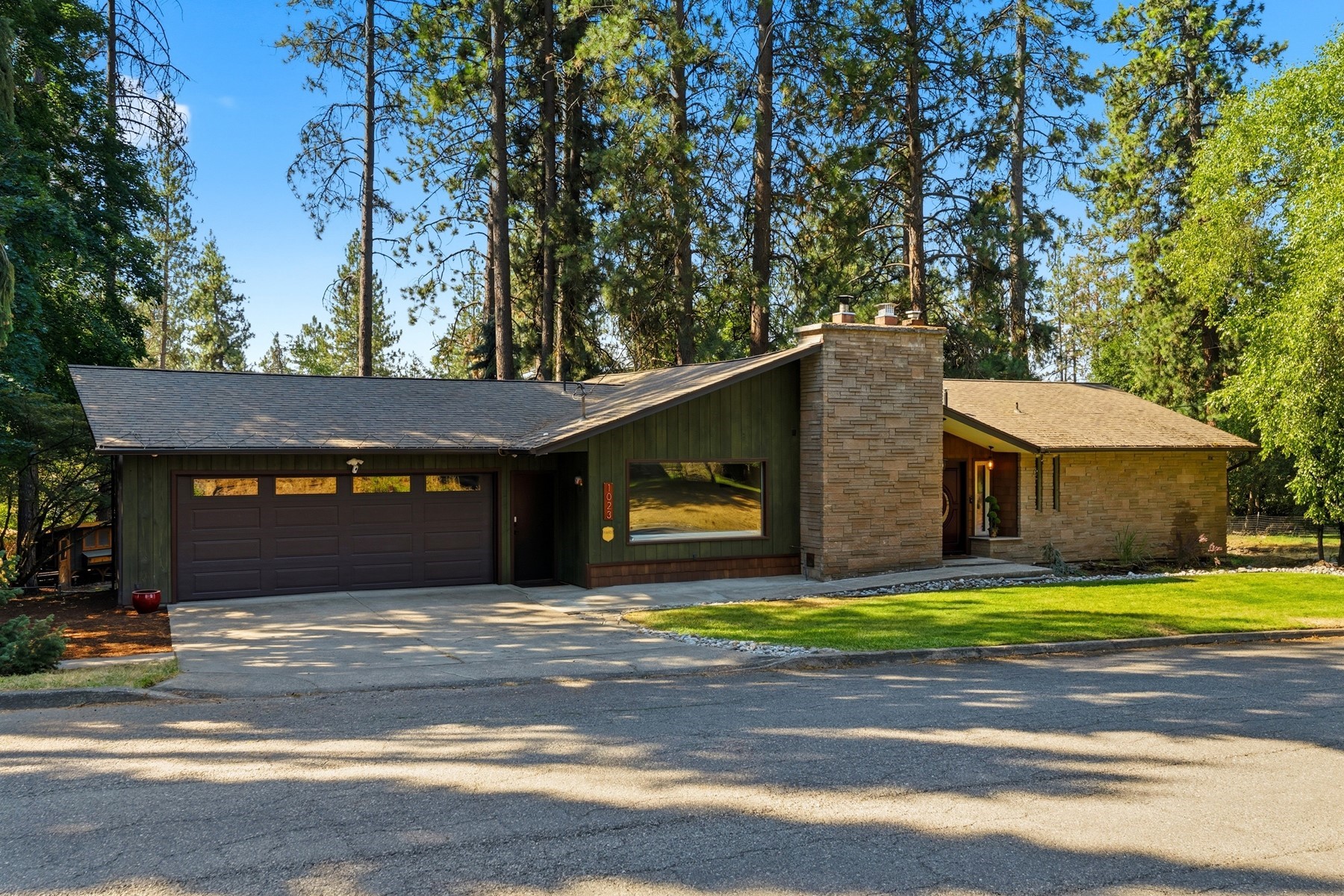 1023 N Crestline Dr - 物件實景