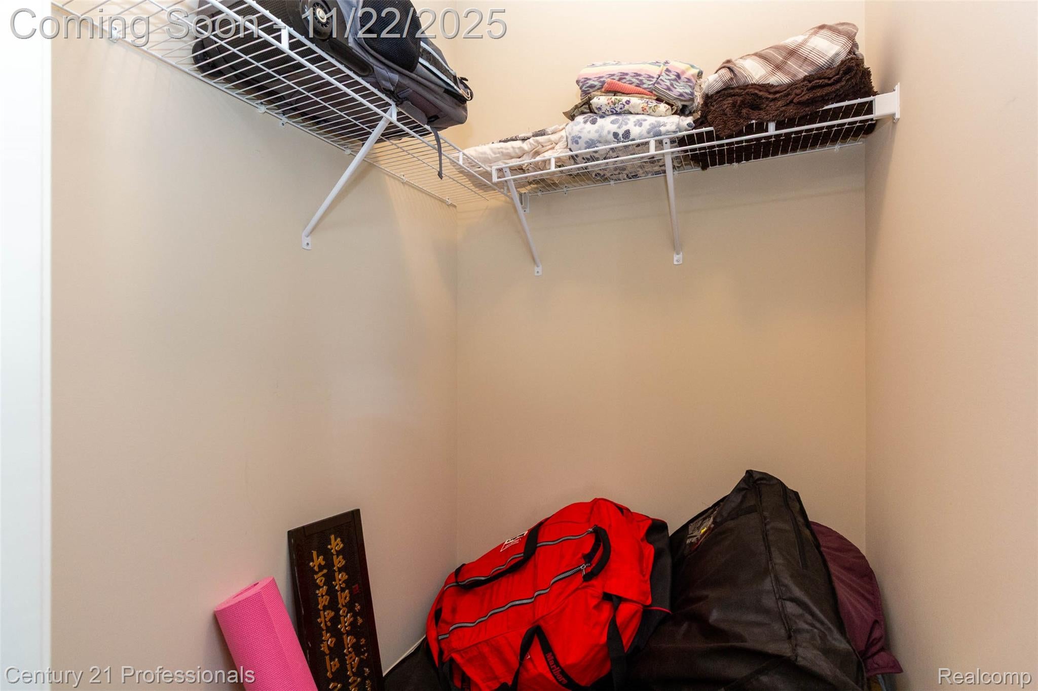 ClintonTownship, Michigan, 48038, United States, 3 Bedrooms Bedrooms, ,4 BathroomsBathrooms,Residential,For Sale,1994254