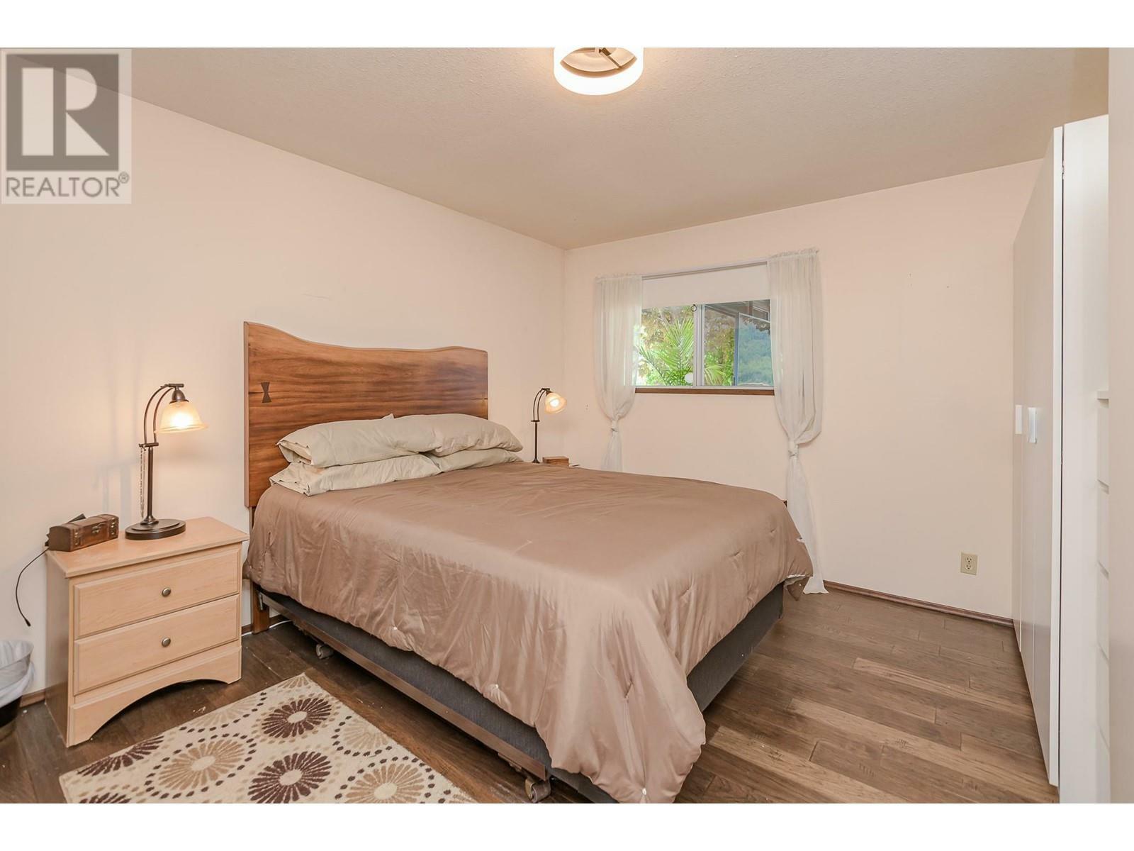 SICAMOUS, British Columbia, V0E 2V1, CA, 3 Bedrooms Bedrooms, ,3 BathroomsBathrooms,Residential,For Sale,1837122