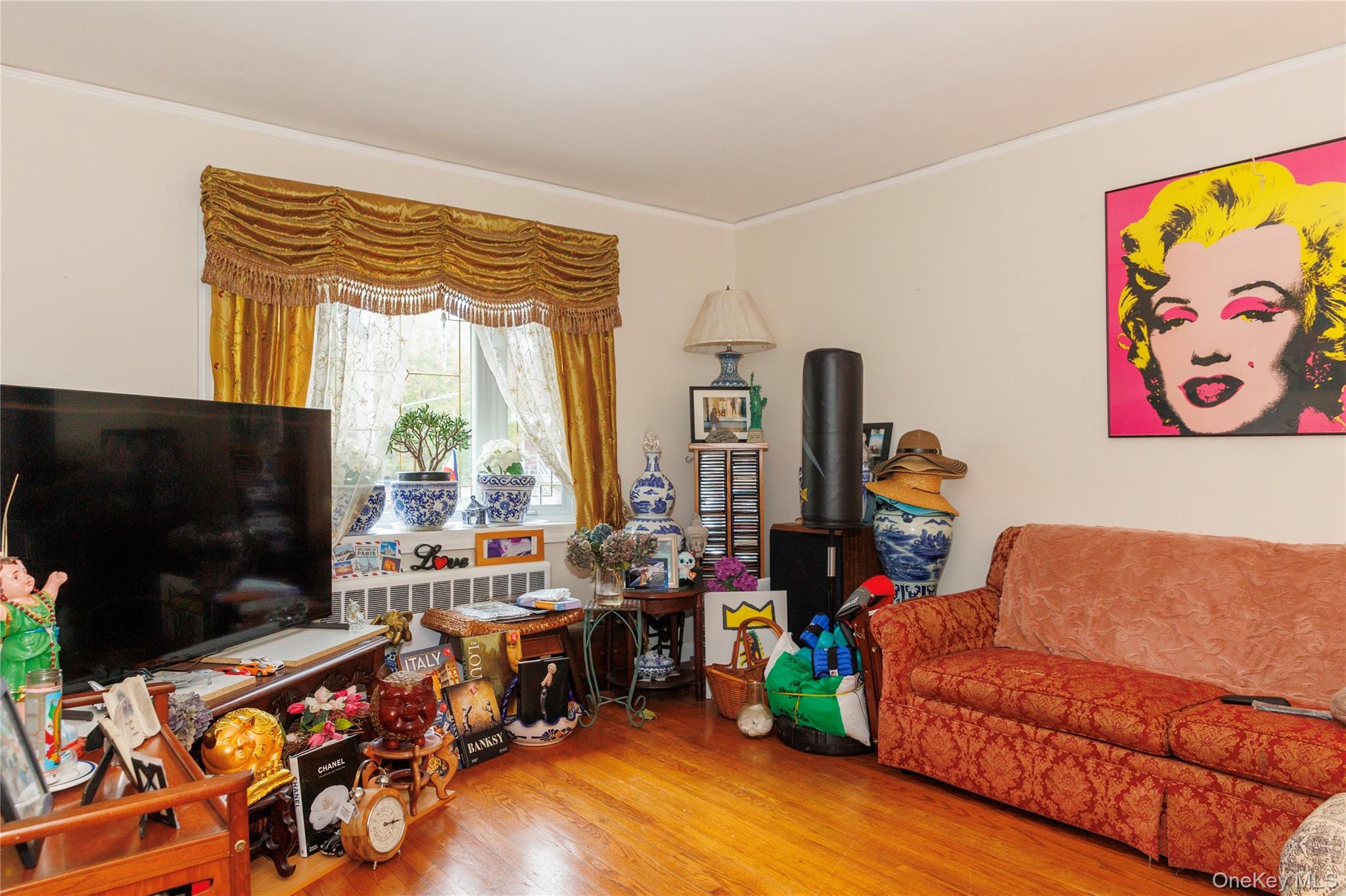 Bronx, New York, 10469, United States, 3 Bedrooms Bedrooms, ,2 BathroomsBathrooms,Residential,For Sale,1985762