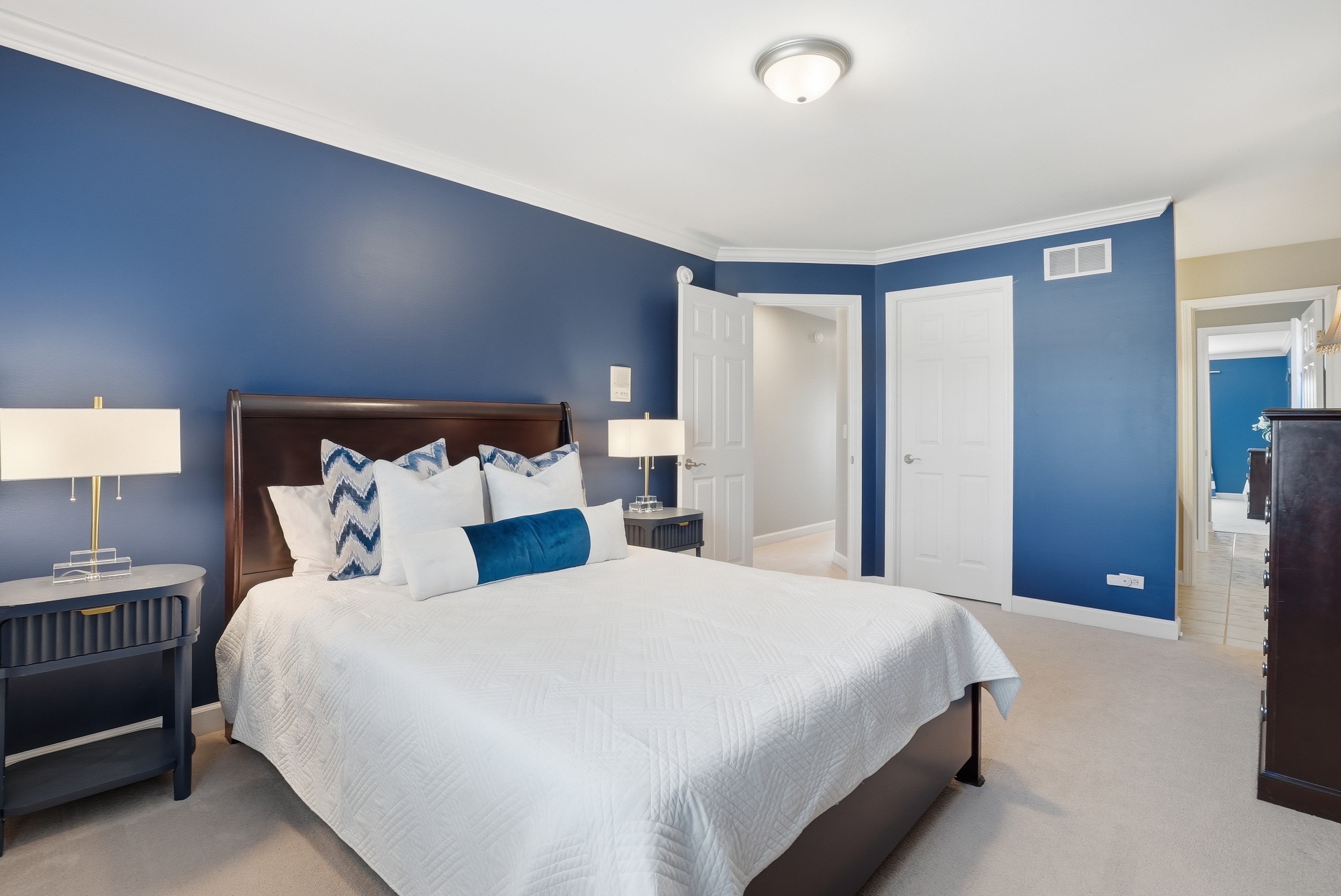  The Crown Jewel of Tall Grass: Waterfront Privacy Meets the Ultimate Layout - 物件實景